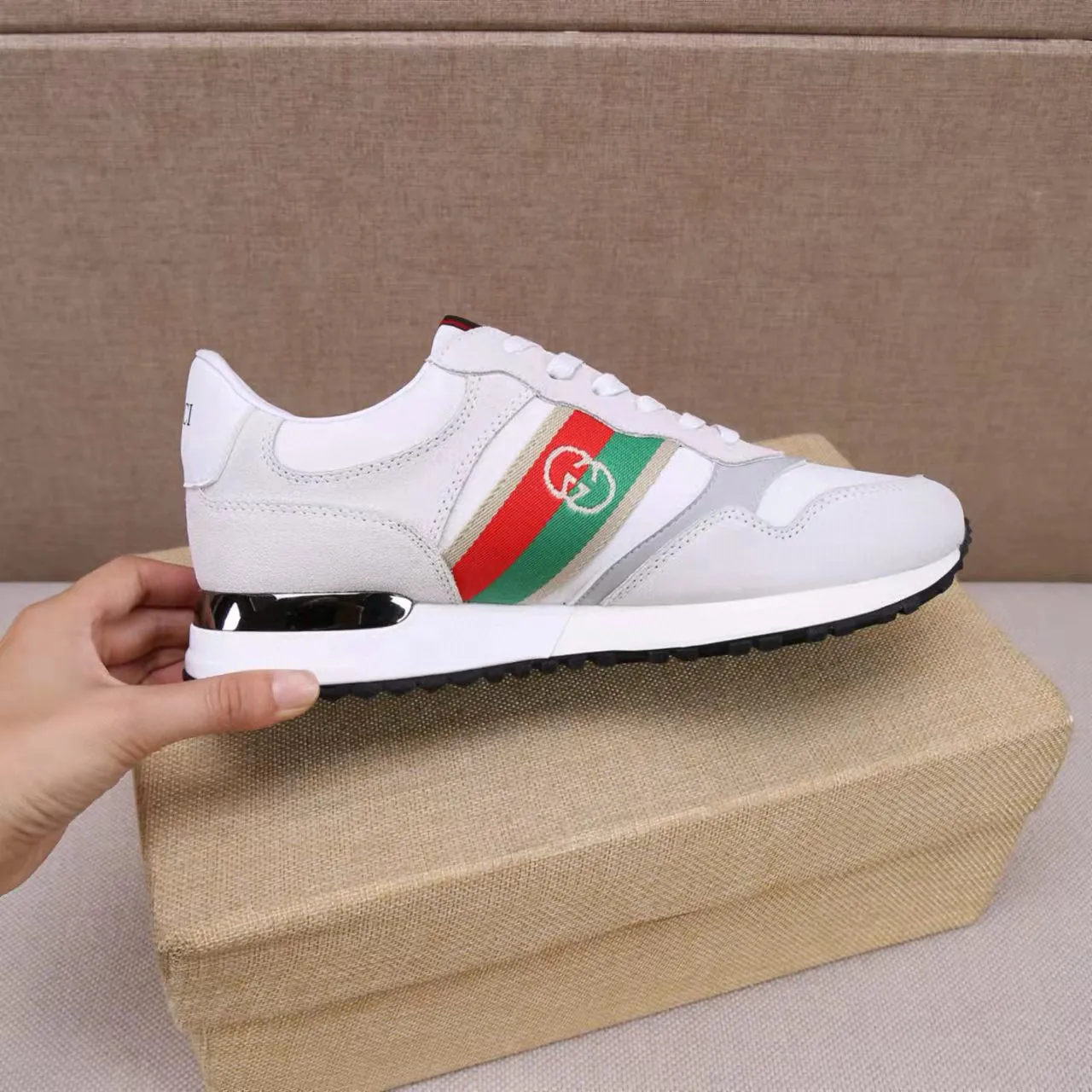 Factory price: 400💰[Gucci men's sports shoes] Gucci fashionable casual men's shoes🇨🇳Original 1:1 mold opening, new model debuts first💯Not high-profile but avant-garde, simple, low-key and fashionable, super versatile style🌿Made of original cowhide➕Sheepskin lining🎋The version is comfortable on the feet, first-class workmanship🍍Number: 38-44, (45 customized)